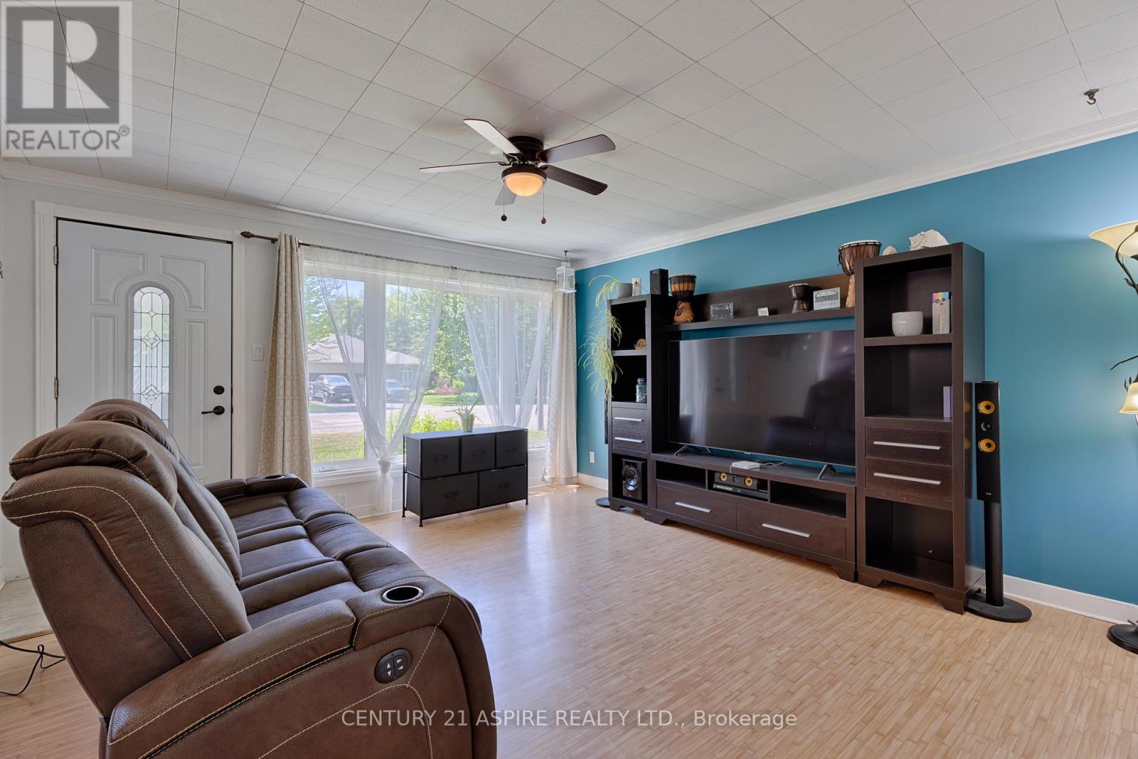 64 LAURENTIAN DRIVE - 8