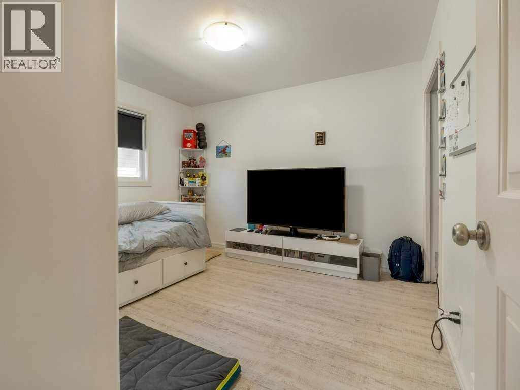 202 Mt Sundance Crescent W - 10