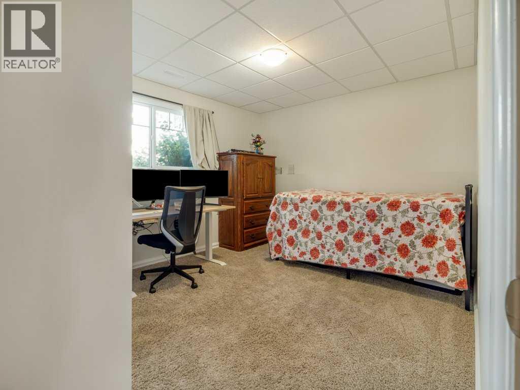 202 Mt Sundance Crescent W - 42