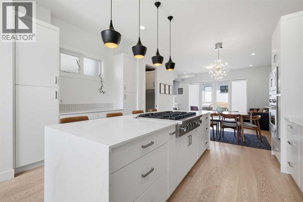 2124 32 Avenue SW - photo 2