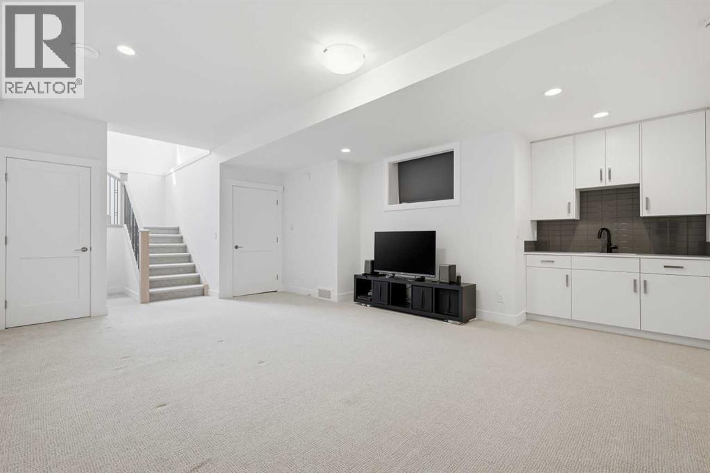 2124 32 Avenue SW — photo 28