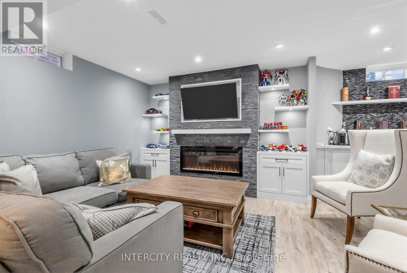 322 MOODY DRIVE - 29