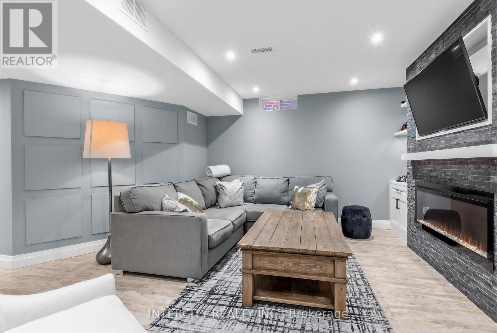 322 MOODY DRIVE - 30
