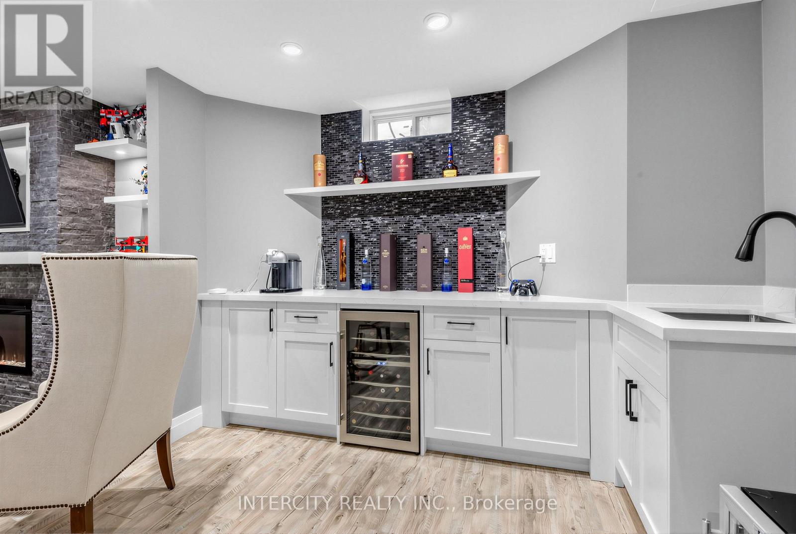 322 MOODY DRIVE - 32