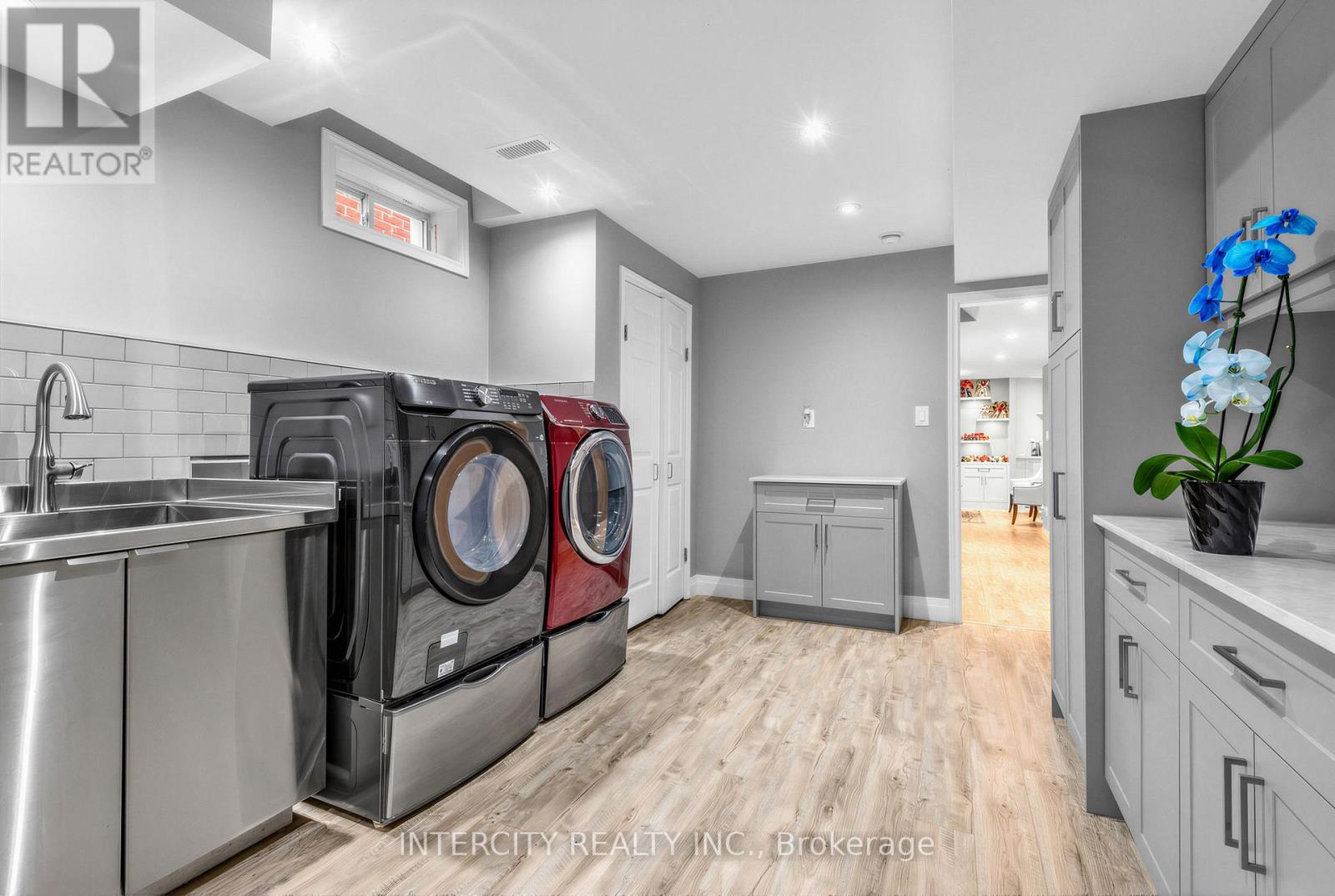 322 MOODY DRIVE - 34