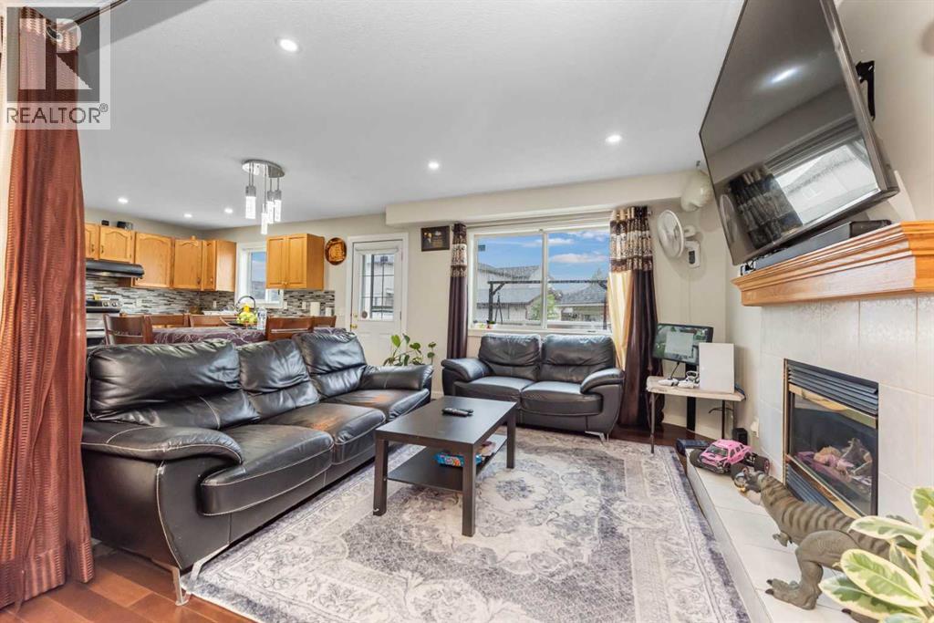 7820 Laguna Way NE - 7