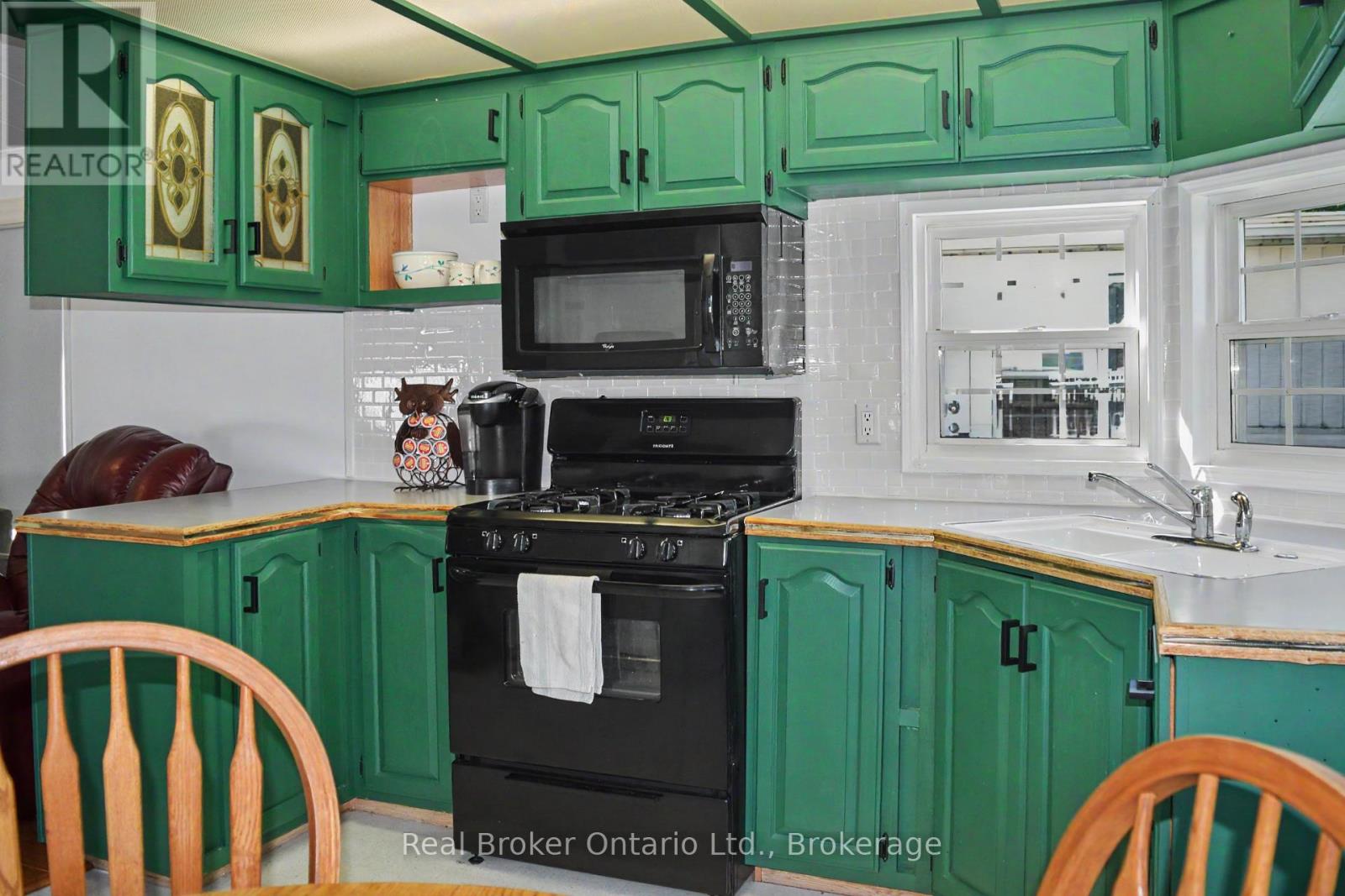 13 SOUTHLINE AVENUE - 18