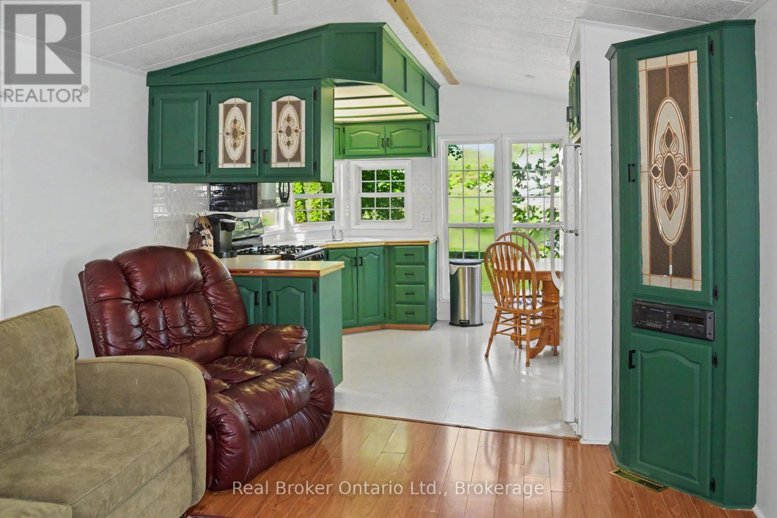 13 SOUTHLINE AVENUE - 35