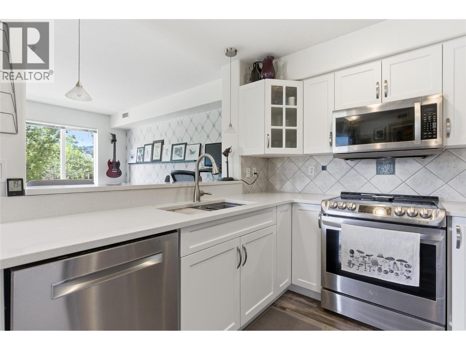 #310 950 LORNE Street - 4