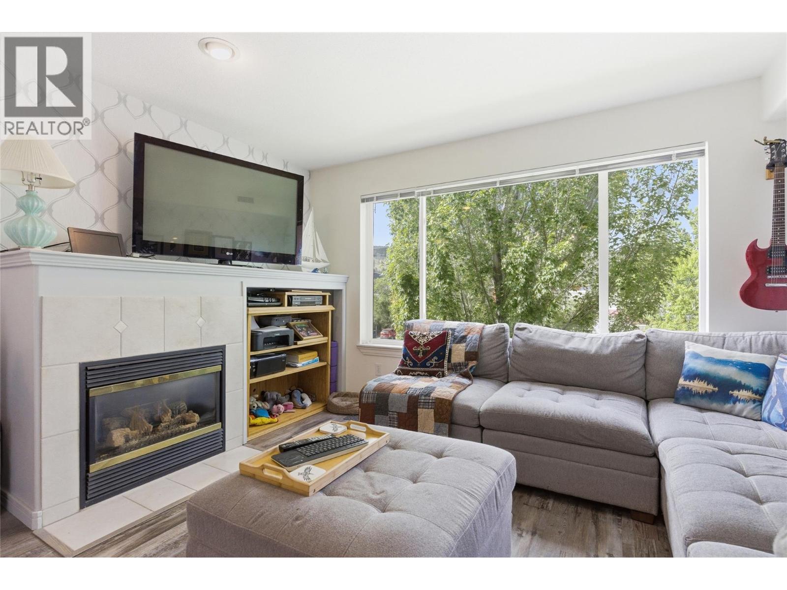 #310 950 LORNE Street - 11