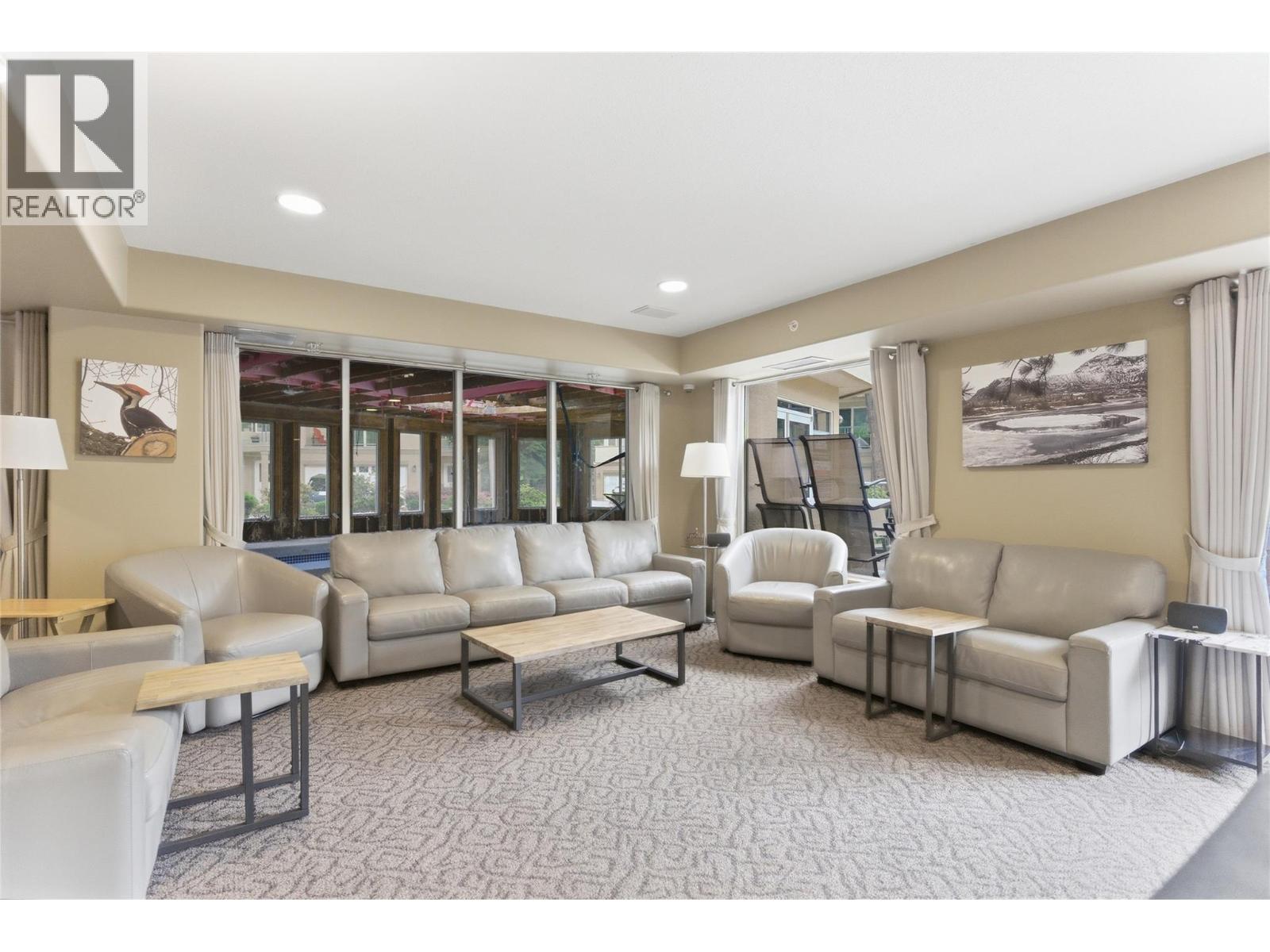 #310 950 LORNE Street - 17