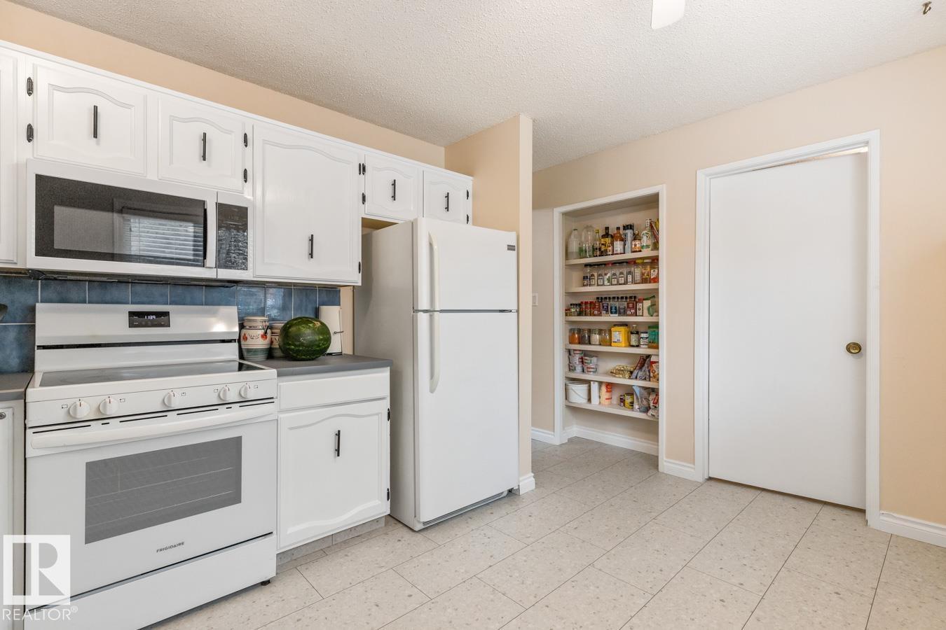 15731 121 ST NW - 10