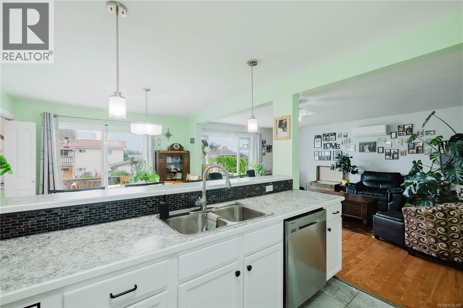 1567 Pauline St - 16