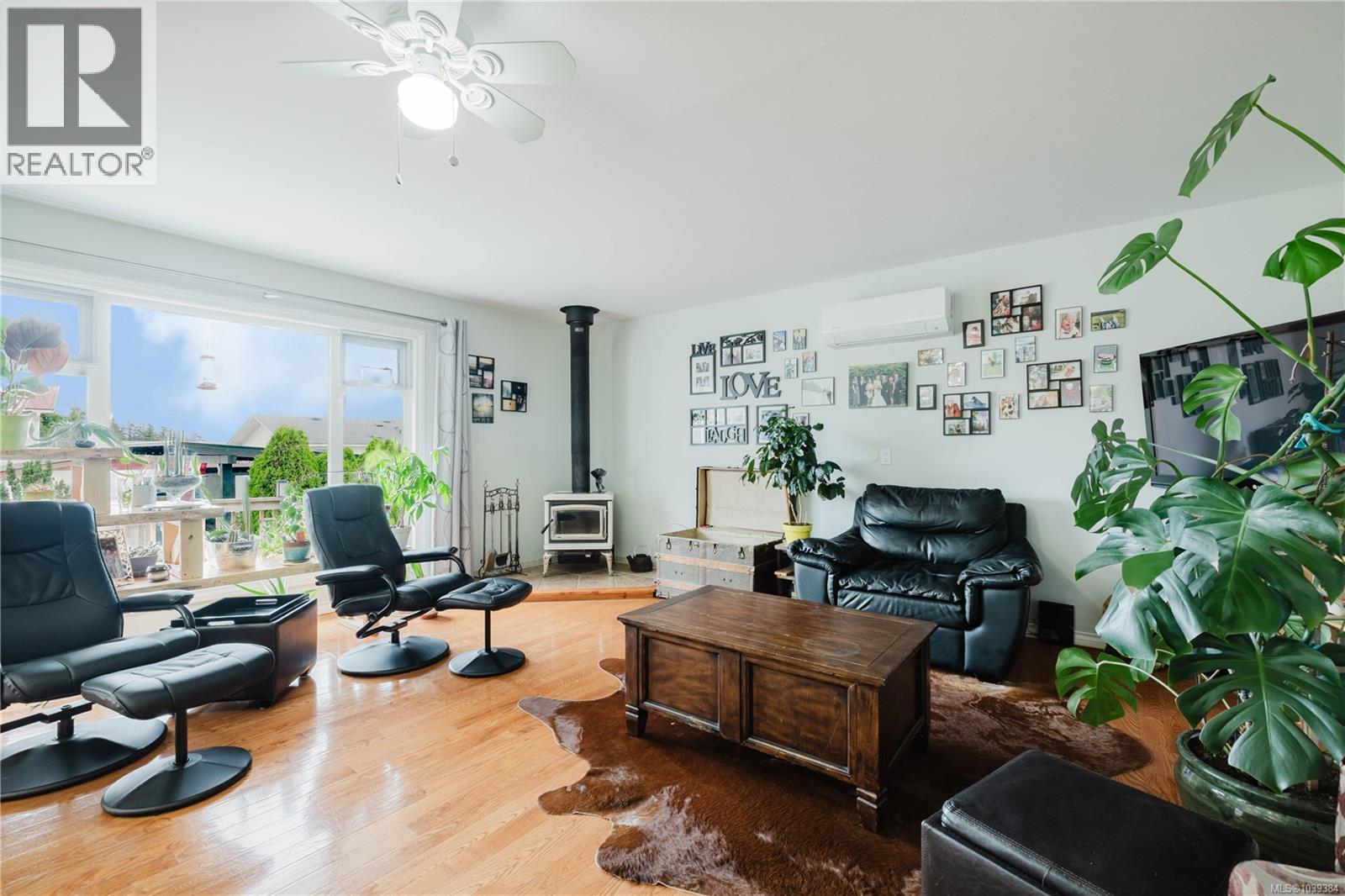 1567 Pauline St - 9