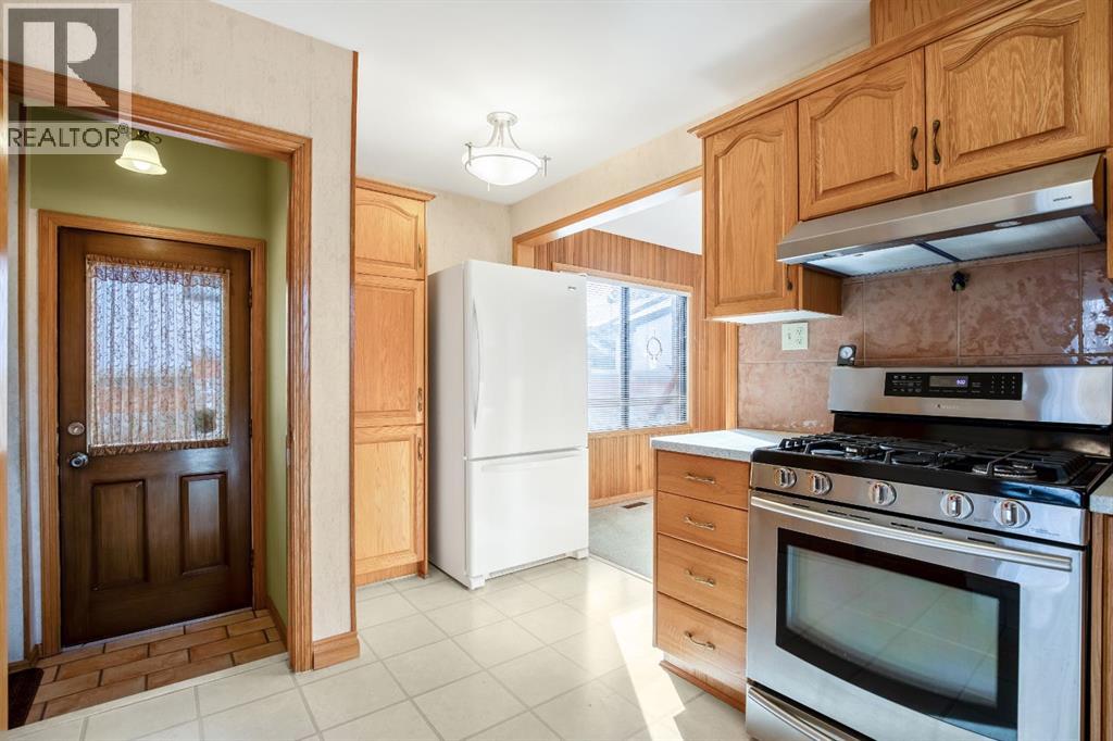 47 Montrose Crescent NE - 14
