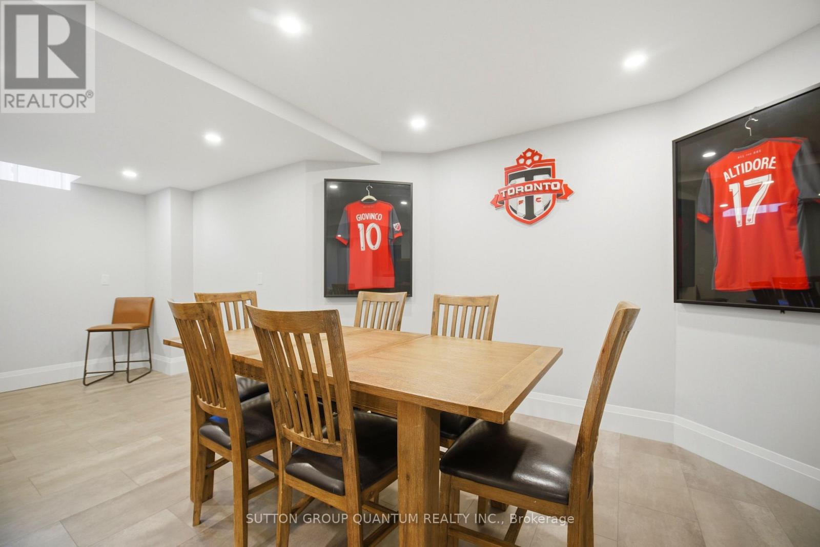 490 GROVEHILL ROAD - 35