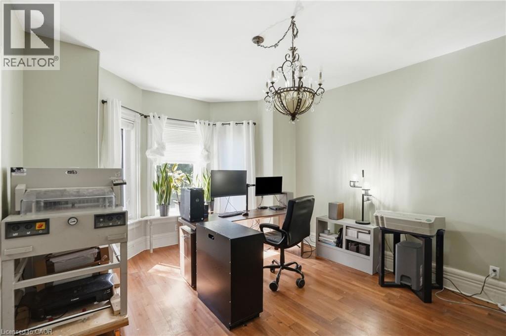 101 VICTORIA Avenue S - 28