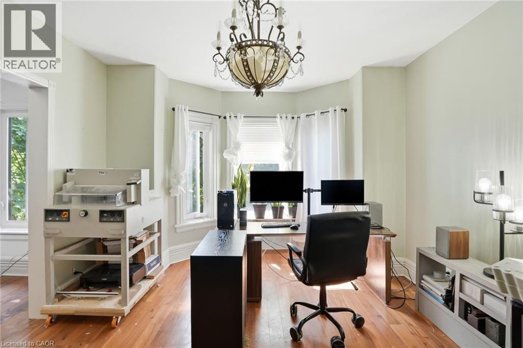 101 VICTORIA Avenue S - 29