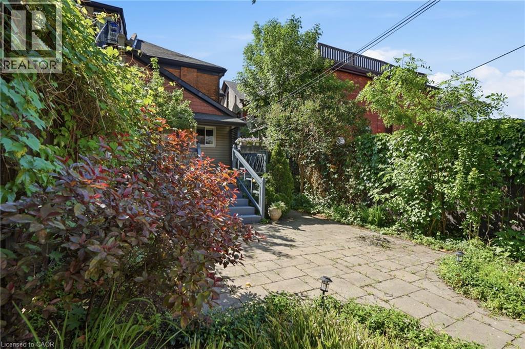 101 VICTORIA Avenue S - 44