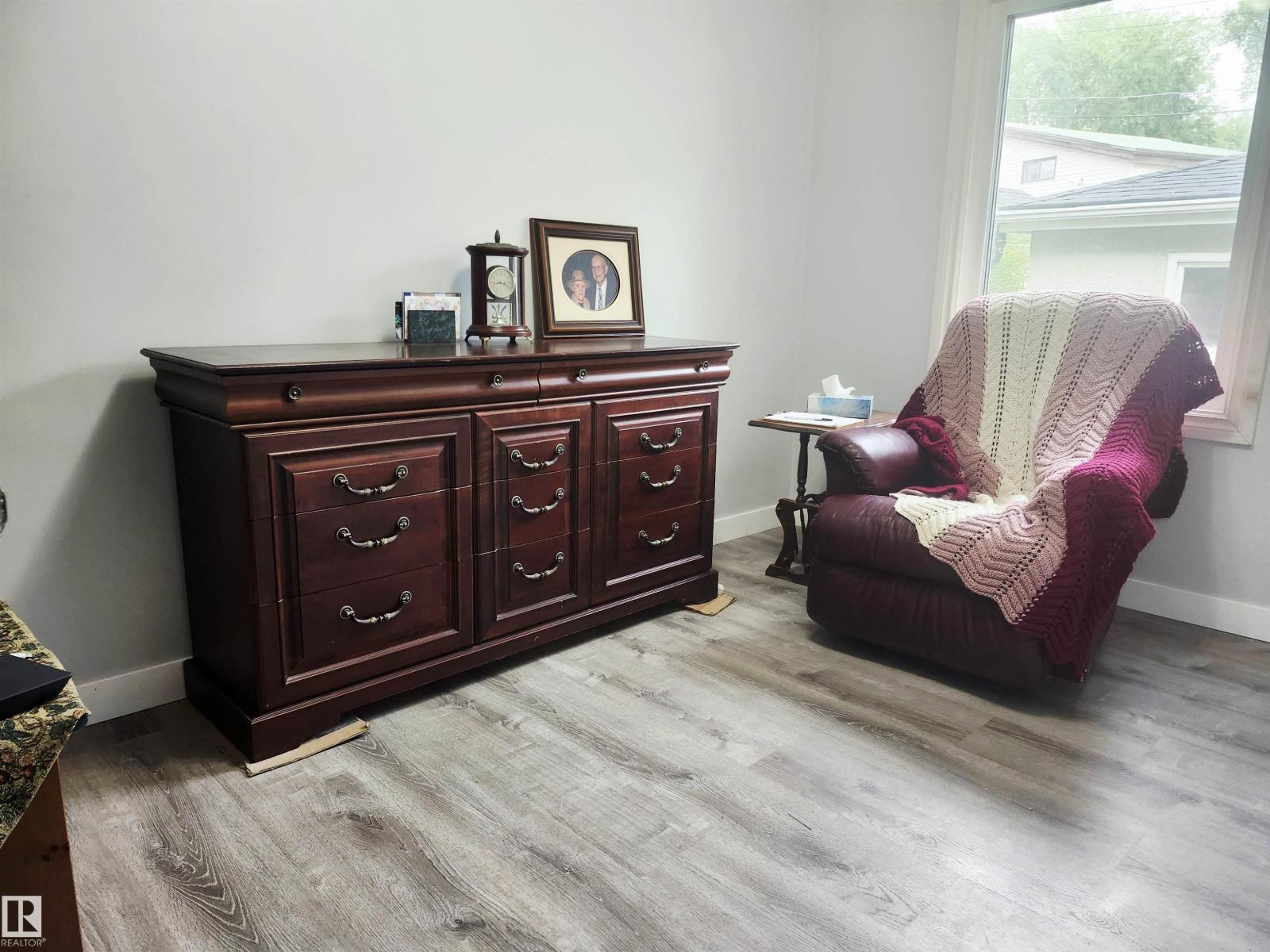 11303 60 ST NW - 10