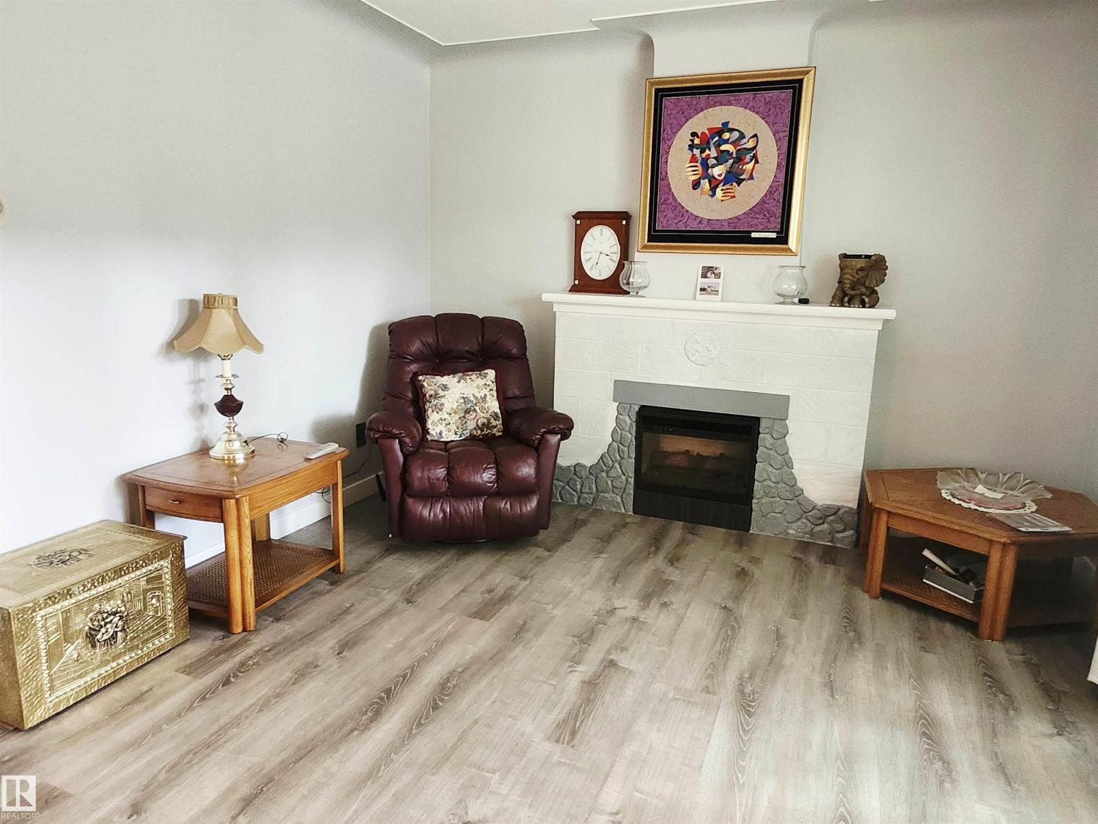 11303 60 ST NW - 6