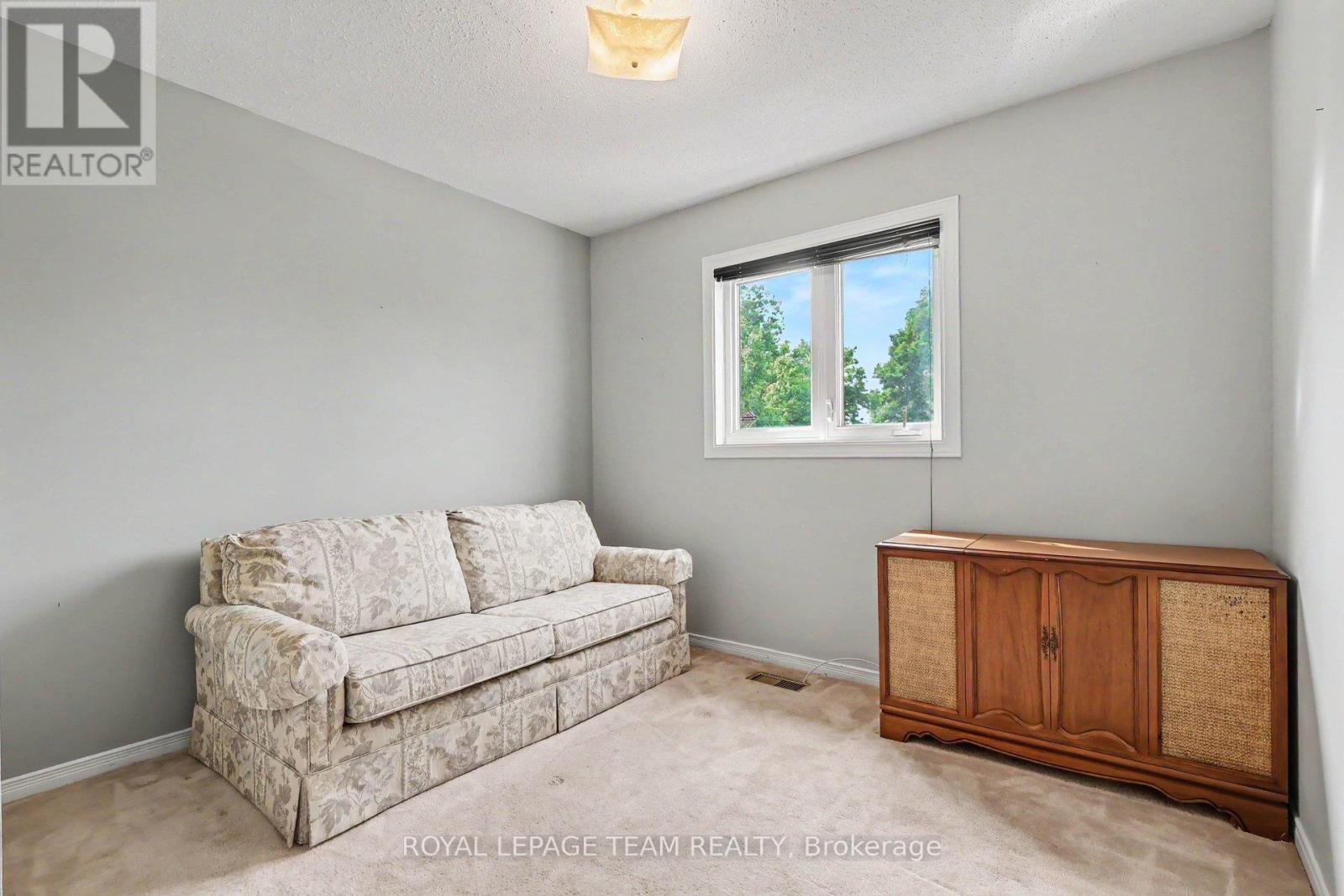 36 SOUTHPORT DRIVE - 16