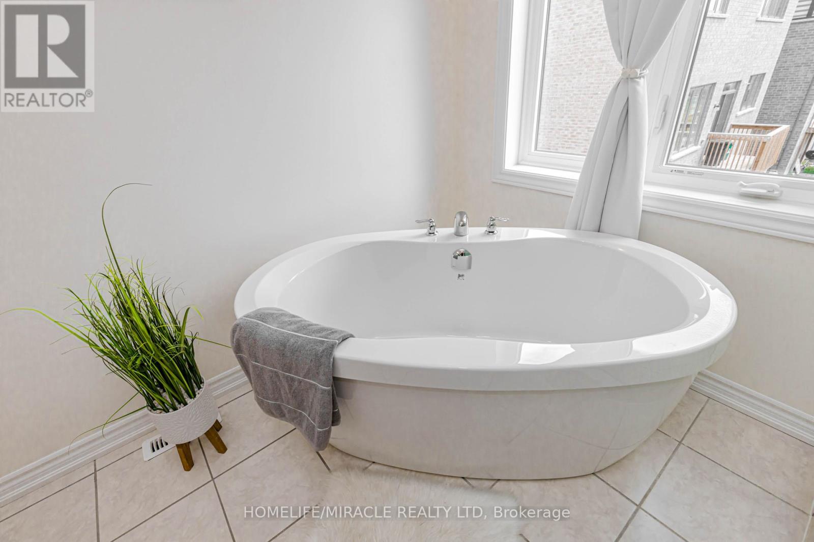 2143 HALLANDALE STREET - 30