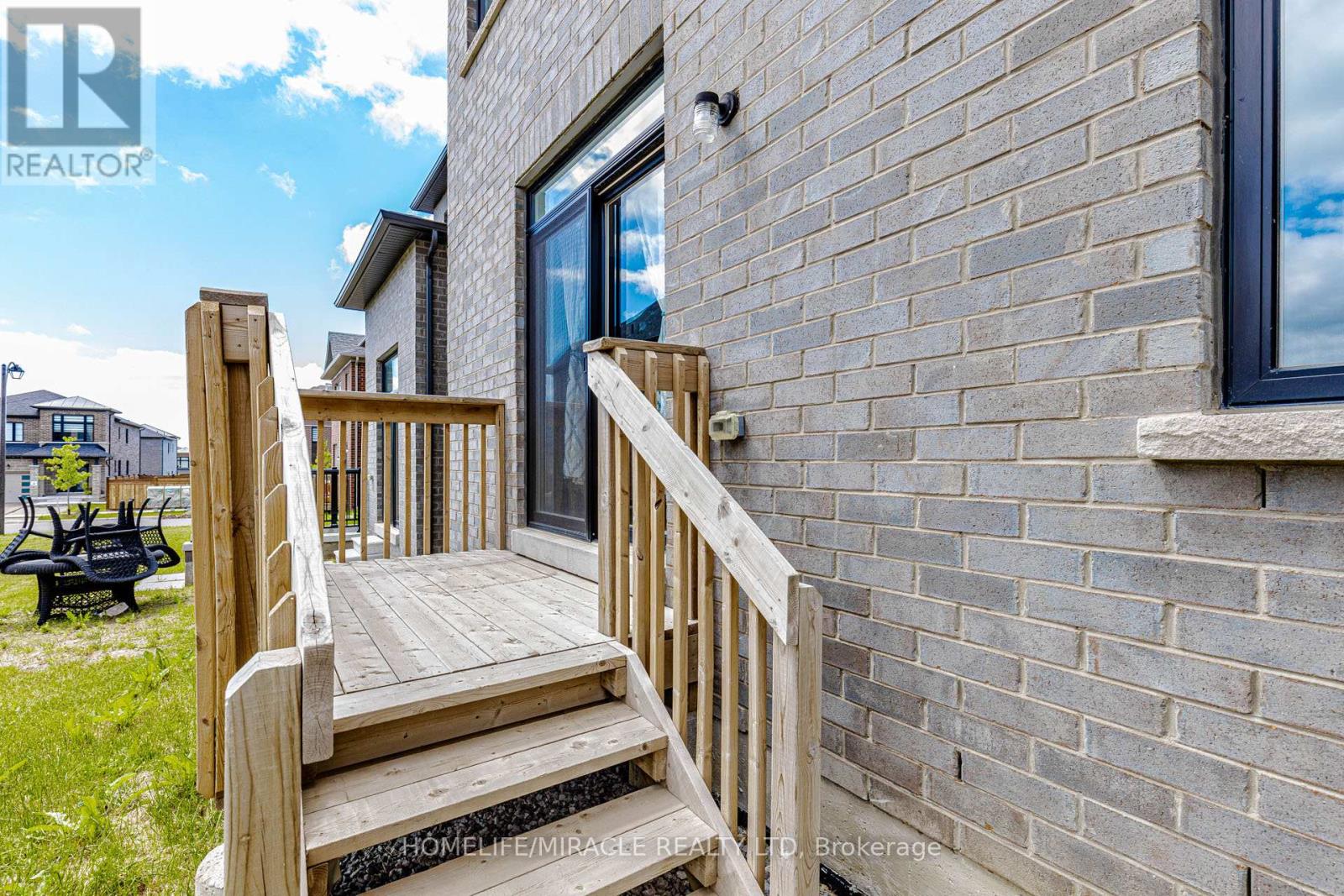 2143 HALLANDALE STREET - 47