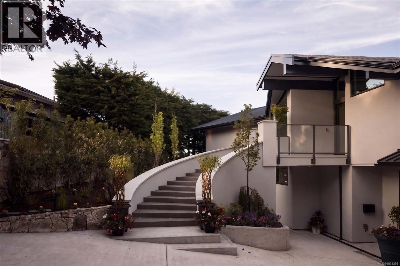 121 Denison Rd - 83