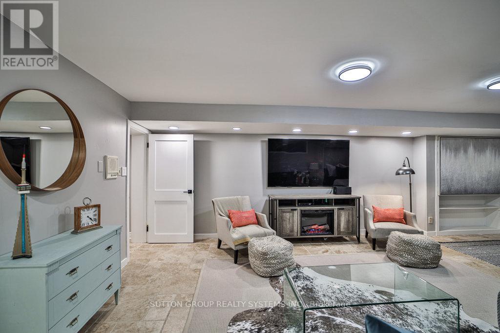 3 TWYFORD COURT - 33