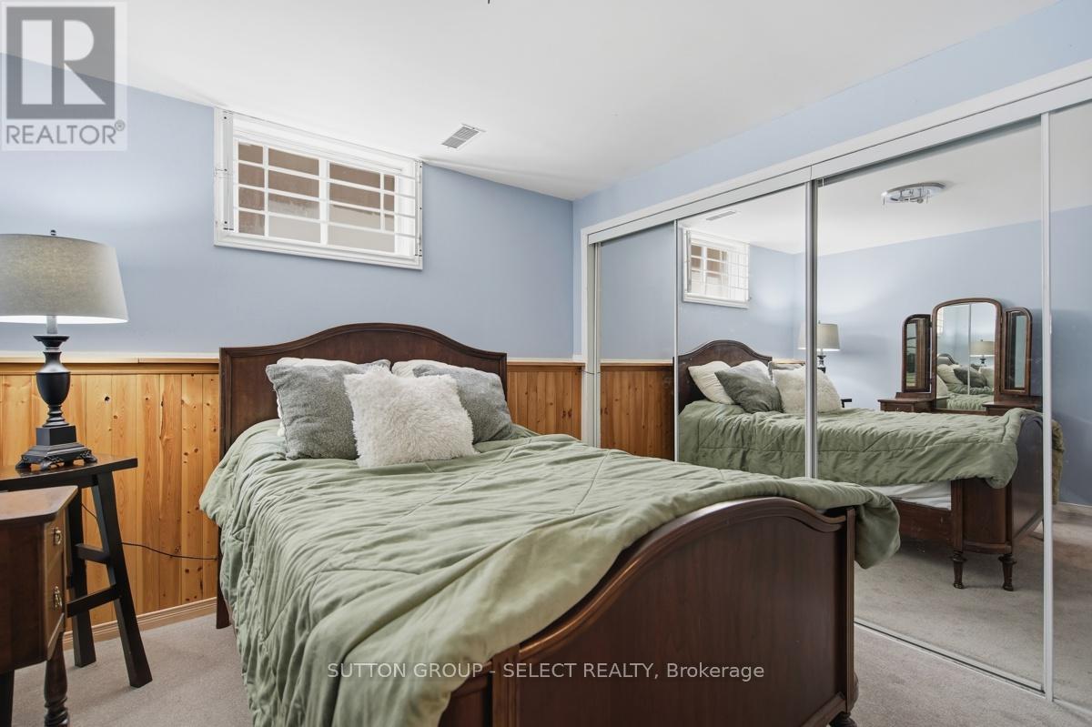 8 SOMERSET CRESCENT - 35