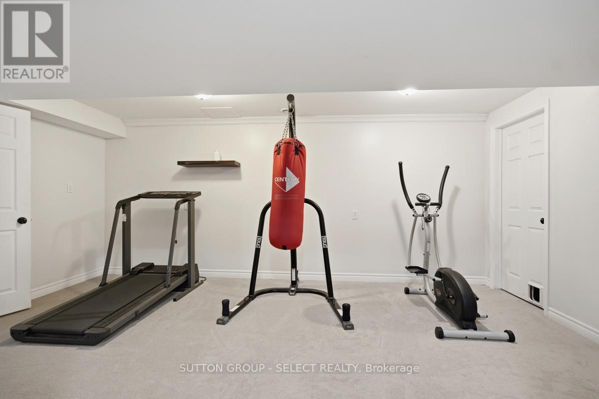 8 SOMERSET CRESCENT - 36