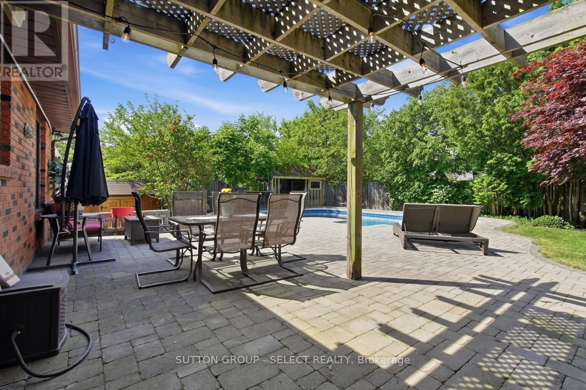 8 SOMERSET CRESCENT - 38