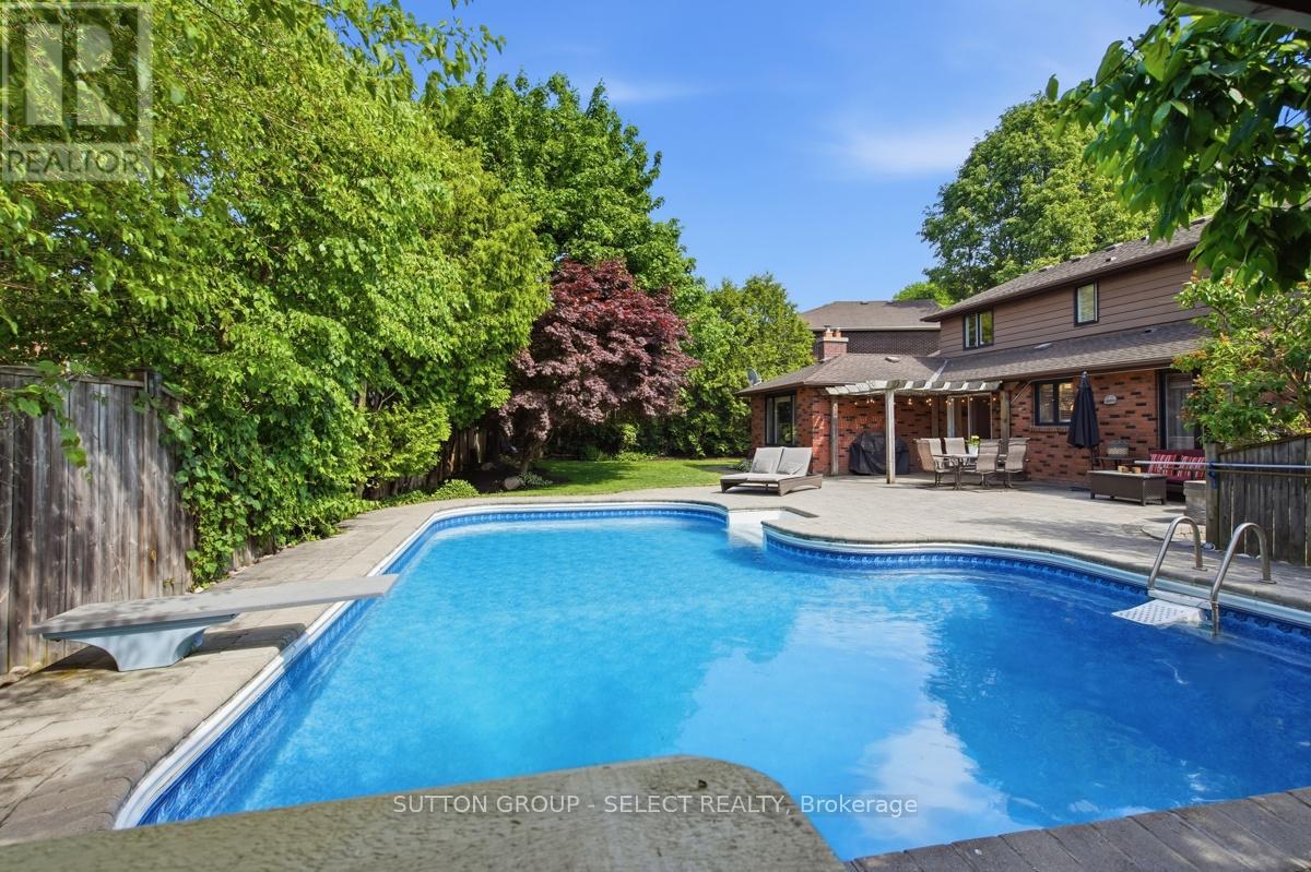 8 SOMERSET CRESCENT - 41