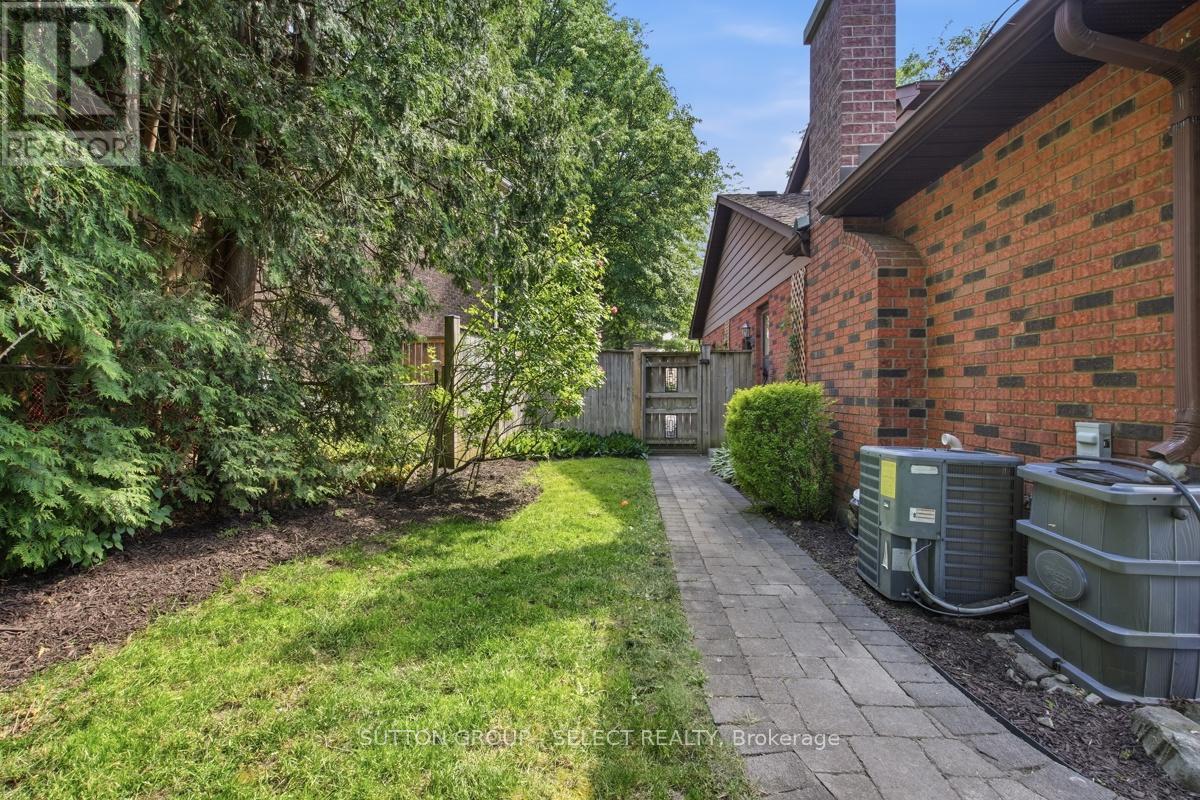 8 SOMERSET CRESCENT - 43