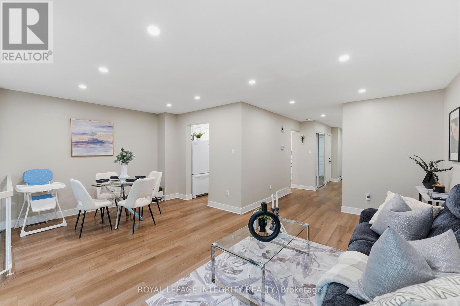 89 BURLINGTON CRESCENT - 13