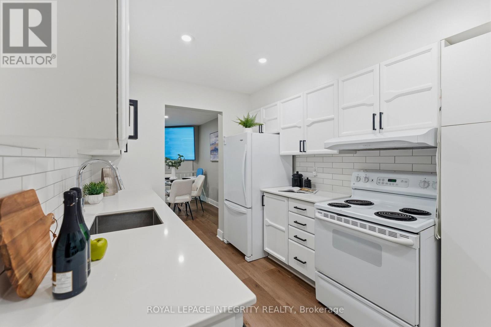 89 BURLINGTON CRESCENT - 7