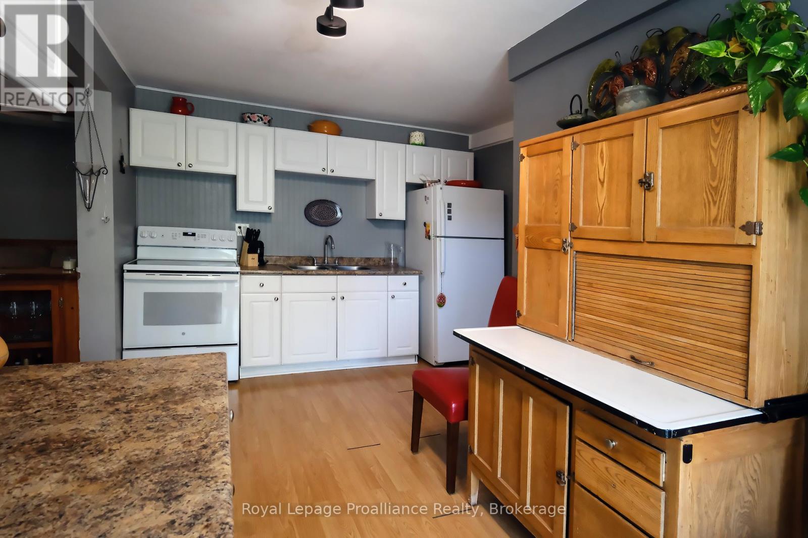 44 PONTON STREET - 13