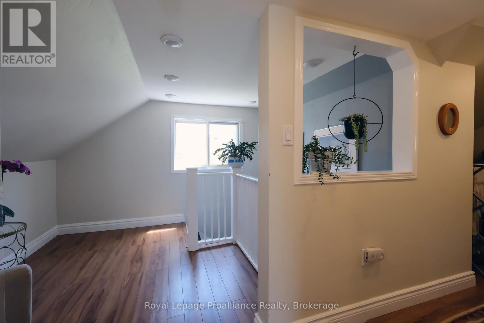 44 PONTON STREET - 23