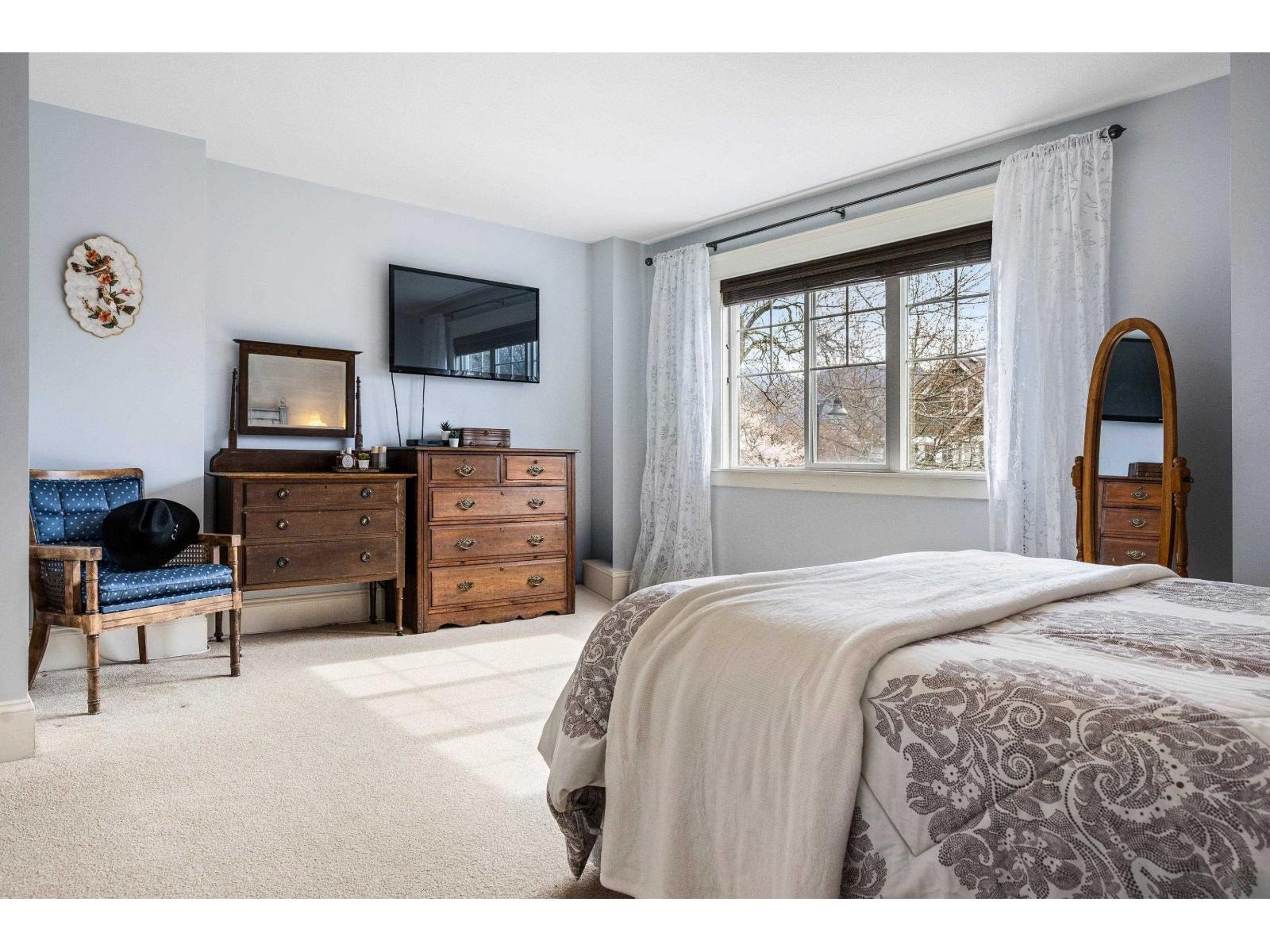 5853 GARRISON BOULEVARD, Garrison Crossing, Chilliwack