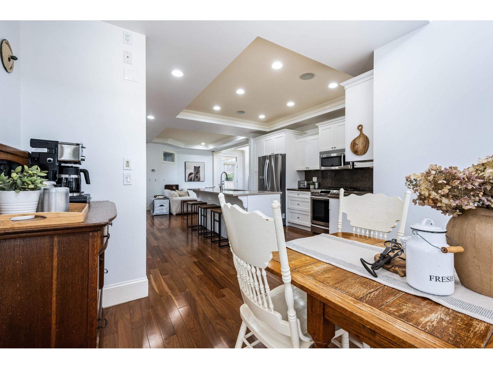 5853 GARRISON BOULEVARD, Garrison Crossing, Chilliwack
