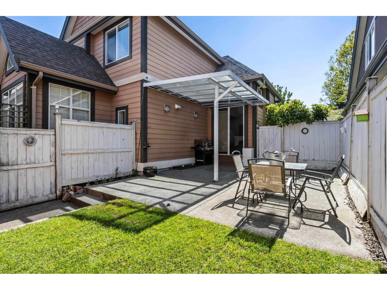 5853 GARRISON BOULEVARD, Garrison Crossing, Chilliwack