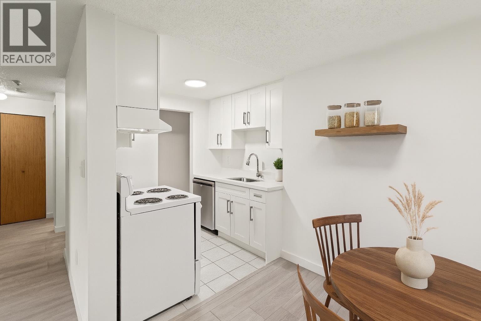 162 7293 MOFFATT ROAD ROAD, Richmond