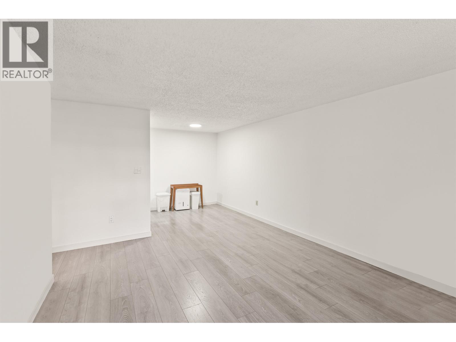 162 7293 MOFFATT ROAD ROAD, Richmond