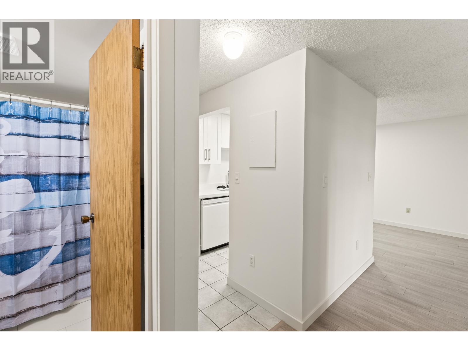 162 7293 MOFFATT ROAD ROAD, Richmond