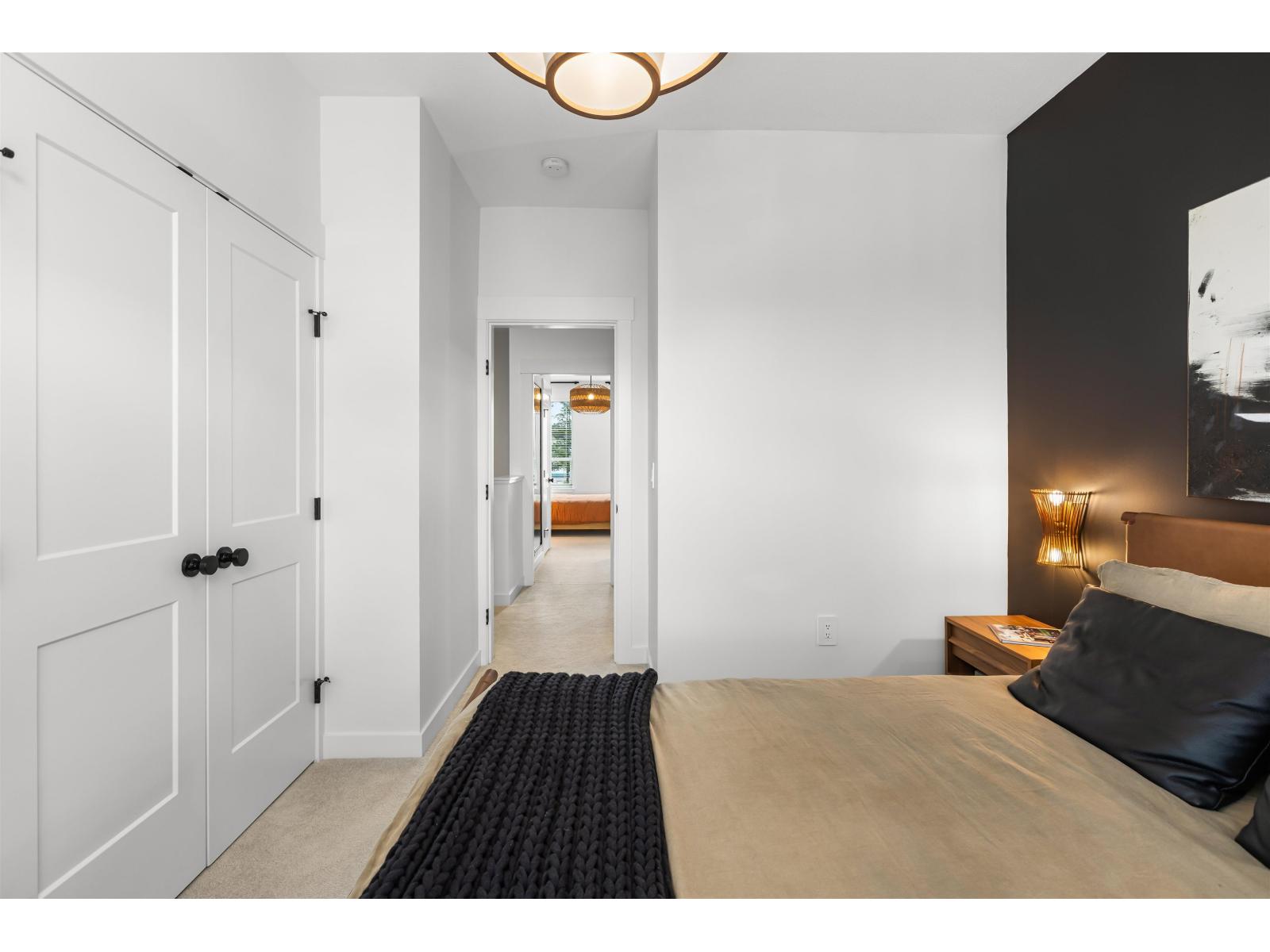 2 2886 MONTROSE AVENUE, Abbotsford