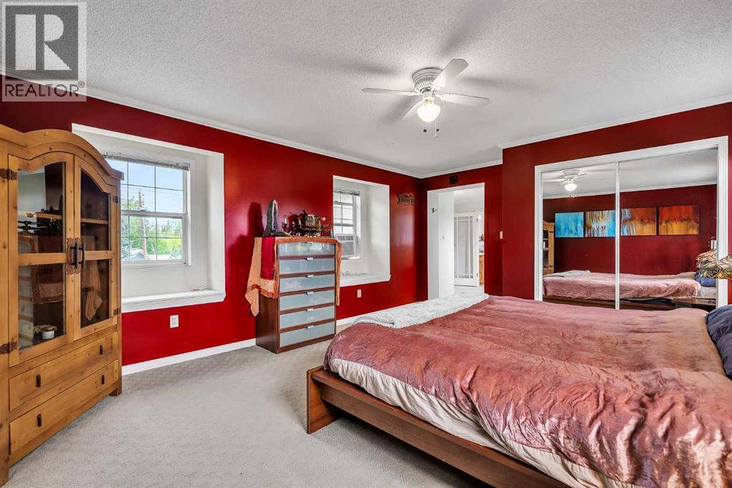 712 14 Street SE - 23