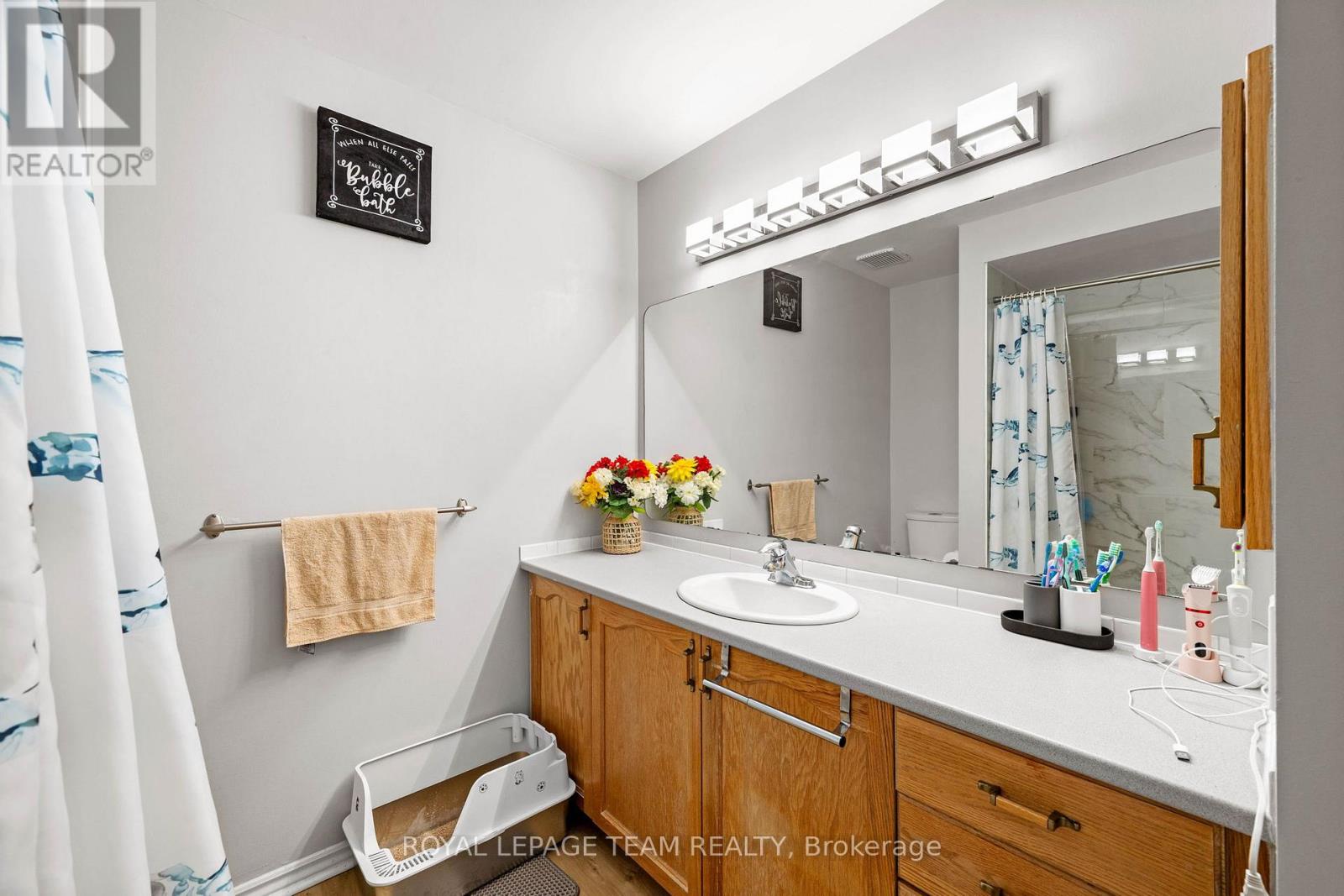 5953 PINEGLADE CRESCENT - 27