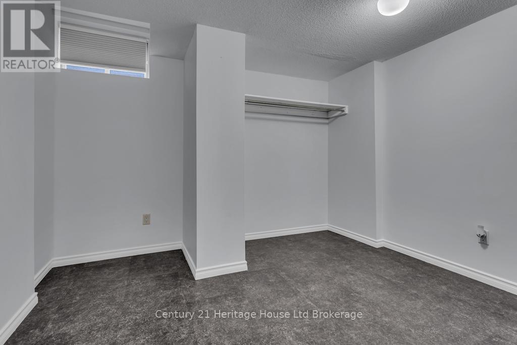 #6 19 WREN COURT - 18