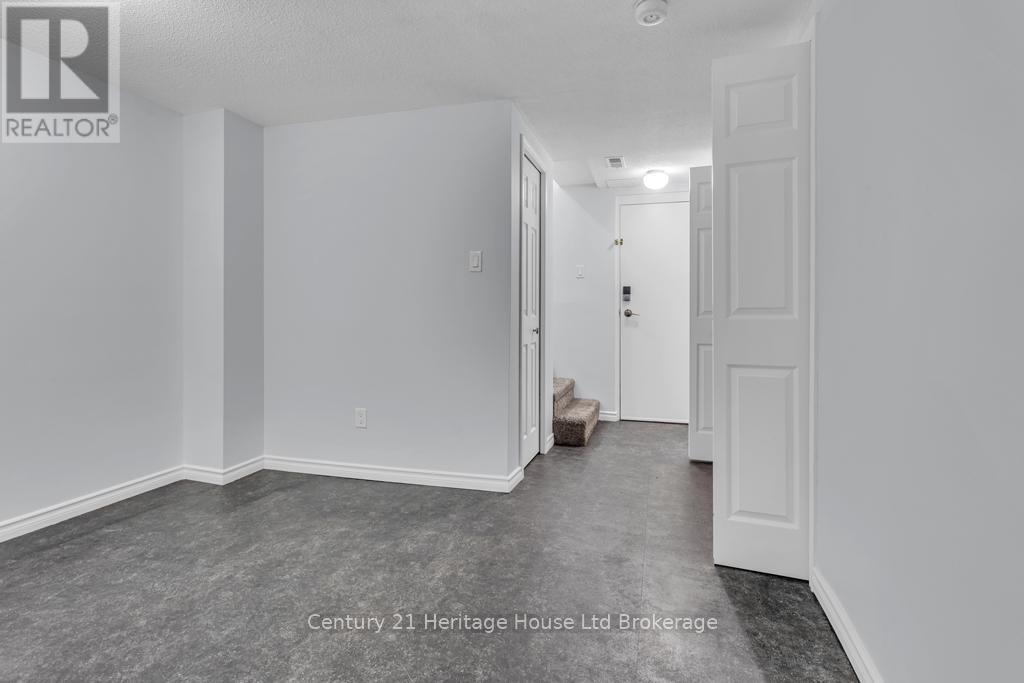 #6 19 WREN COURT - 19